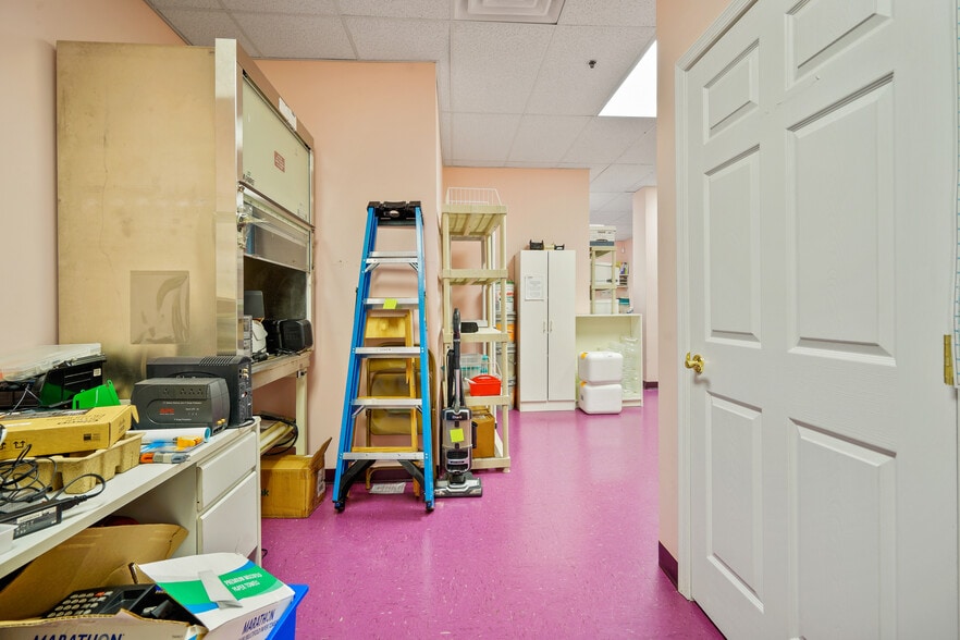 More Photos Of 4437 Brookfield Corporate Dr, Chantilly Medical For Sale