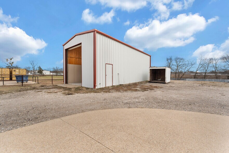 More Photos Of 11900 FM 1392, Terrell Warehouse For Lease
