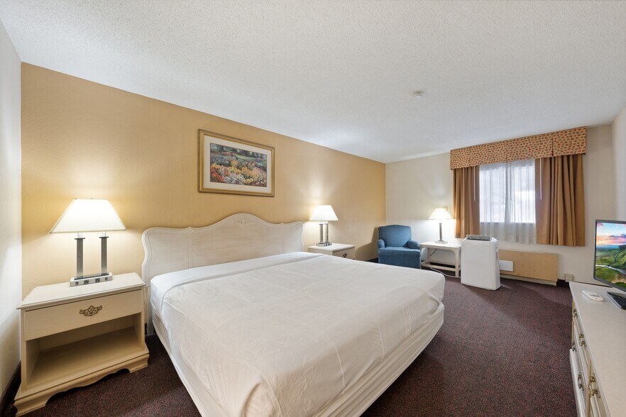 More Photos Of 1530 Cleveland Rd, Sandusky Hotel For Sale