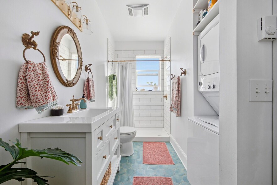 More Photos Of 104 Spruce St E, Ilwaco General Retail For Sale