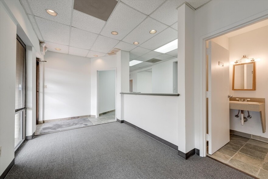 More Photos Of 2701 Osler Dr, Grand Prairie Medical For Sale