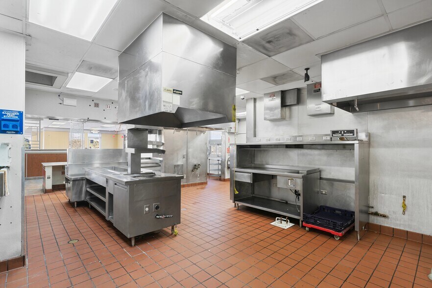 More Photos Of 607 W Craig Rd, North Las Vegas Fast Food For Sale