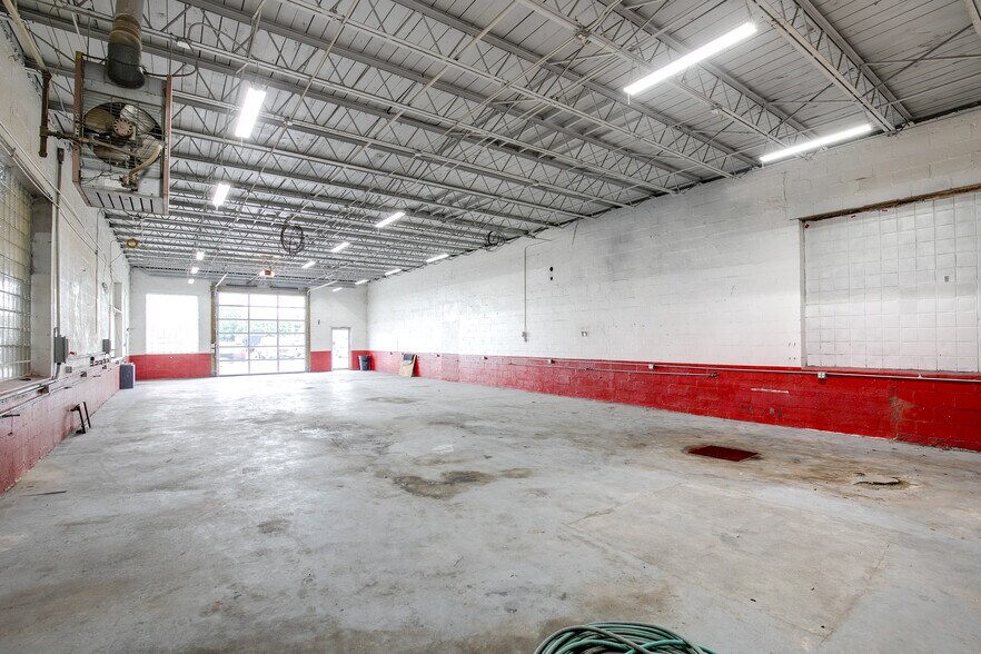 More Photos Of 207 Poythress Street, Hopewell Storefront Retail Office For Lease