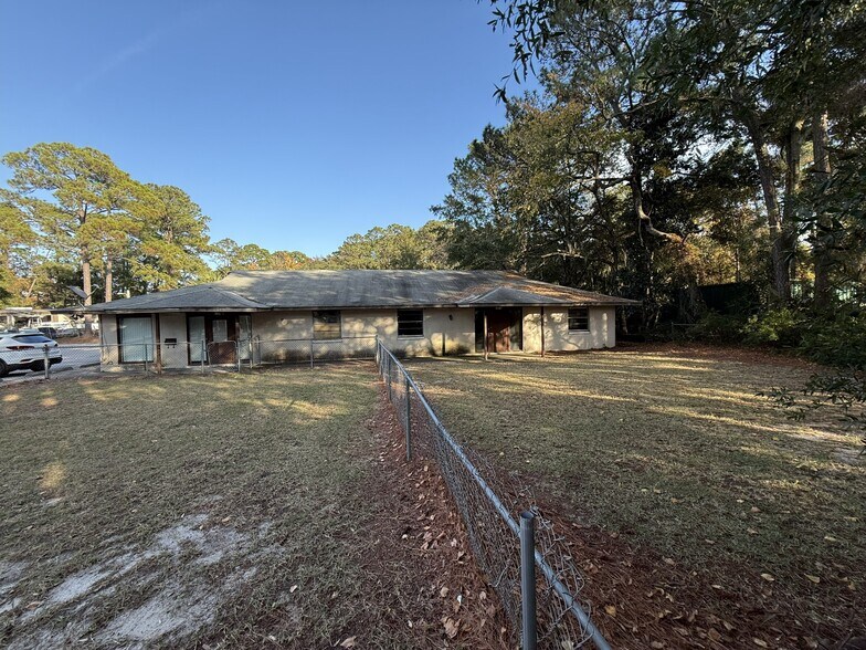 More Photos Of 127 Mathews Dr, Hilton Head Office For Sale