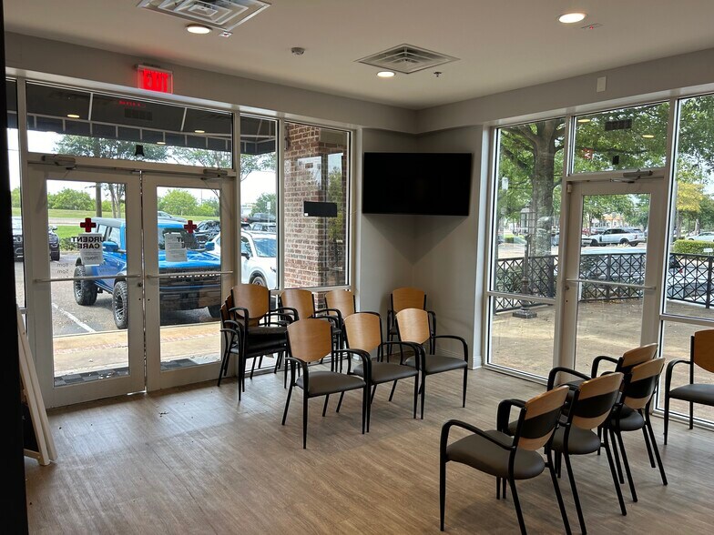 More Photos Of 1896 Main St, Madison Storefront Retail Office For Lease