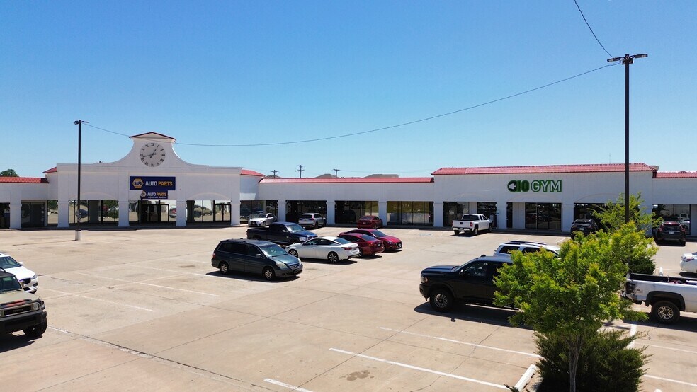 More Photos Of 800-828 W Edmond Rd, Edmond Unknown For Lease