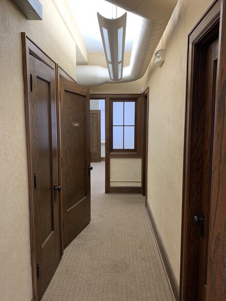 More Photos Of 612 New Hampshire St, Lawrence Office For Lease