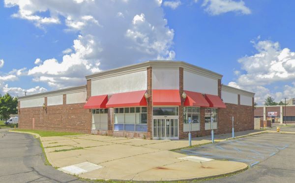 Primary Photo Of 6501 N Wayne Rd, Westland Drugstore For Lease