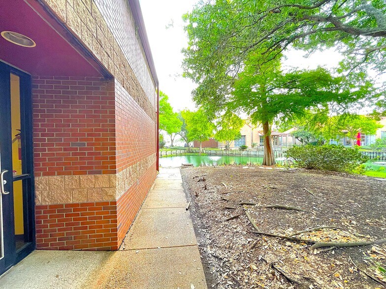 More Photos Of 215 Oak Dr S, Lake Jackson Medical For Lease