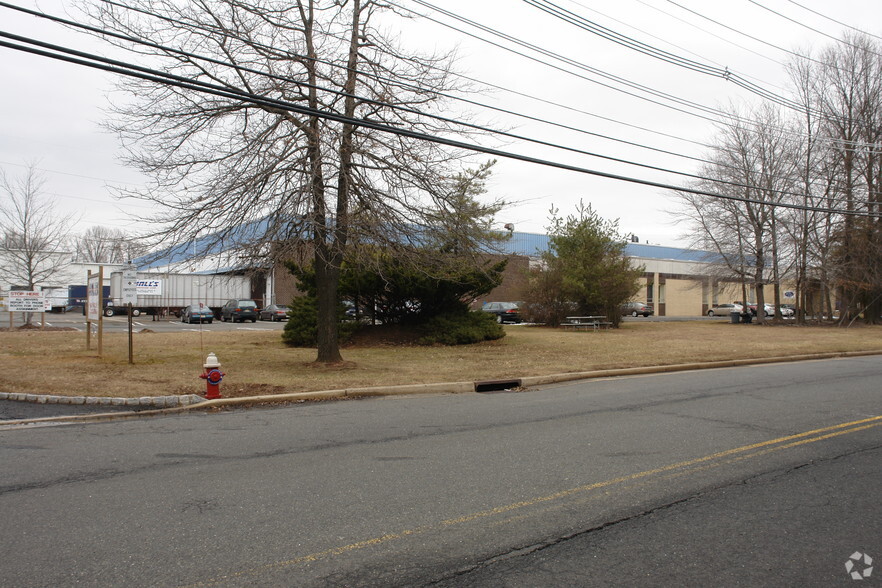 More Photos Of 120 Circle Dr N, Piscataway Warehouse For Lease