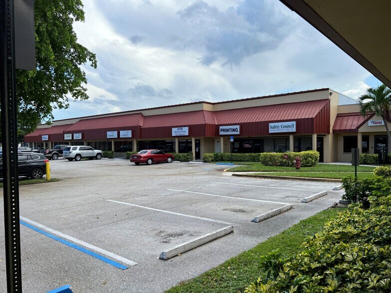 More Photos Of 4152-4230 Blue Heron Blvd W, Riviera Beach Medical For Sale