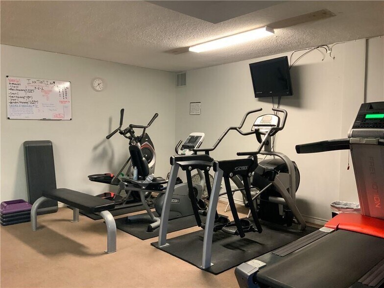 More Photos Of 2001 S Staples St, Corpus Christi Office For Sale