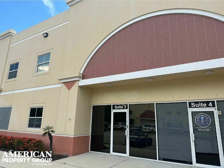 More Photos Of 787 Commerce Dr, Venice Warehouse For Lease