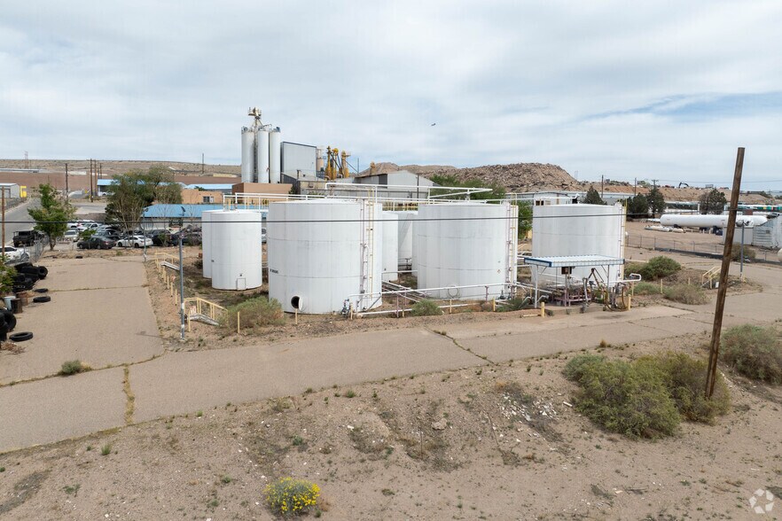 More Photos Of 4010 El Rey Rd, Albuquerque Chemical Oil Refinery For Sale