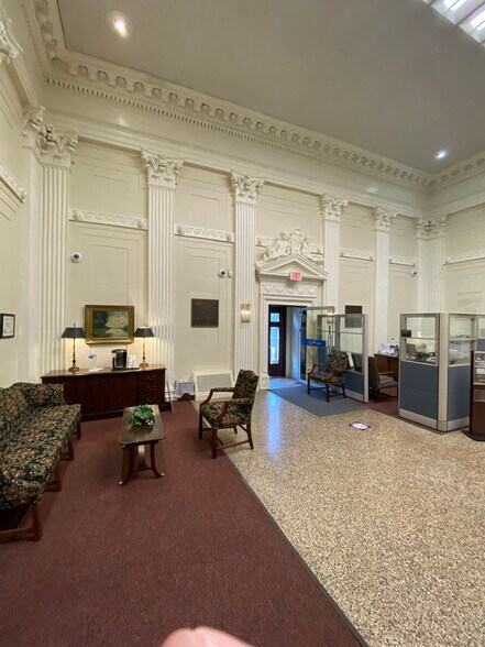 More Photos Of 305-307 E Main St, Front Royal Office For Sale