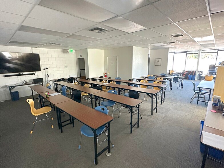 More Photos Of 1120-1122 Crane St, Menlo Park Office For Sale