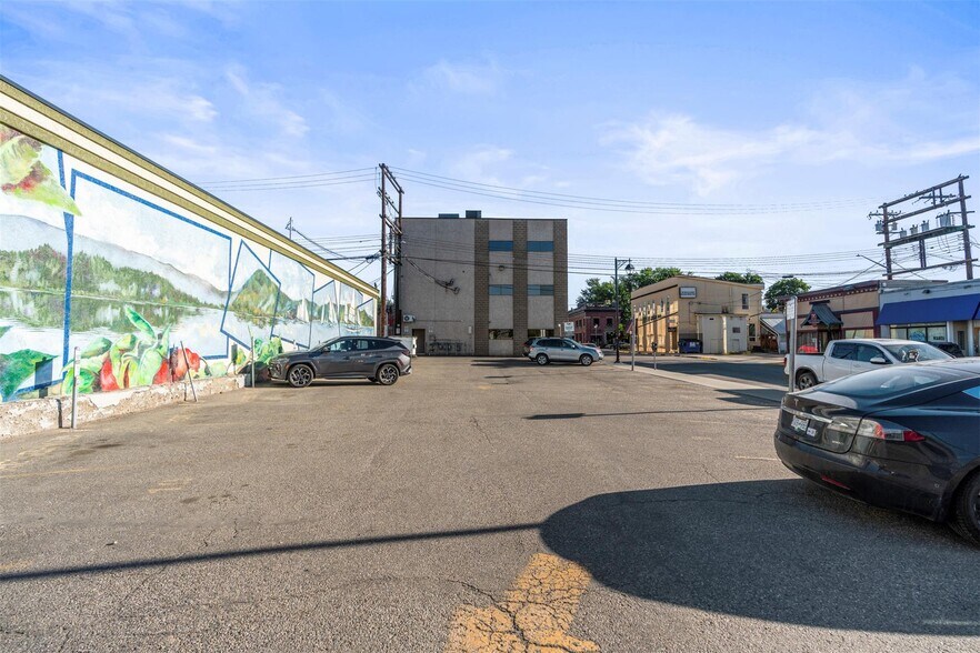 More Photos Of 3100 30 Av, Vernon Office For Sale