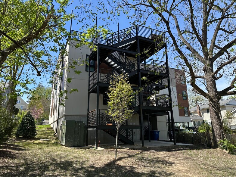 More Photos Of 911 South Main Street, Ann Arbor Apartments For Sale