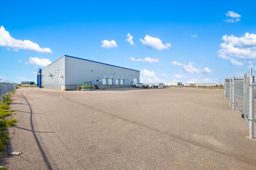 More Photos Of 5267 67 Av, Lloydminster Warehouse For Sale