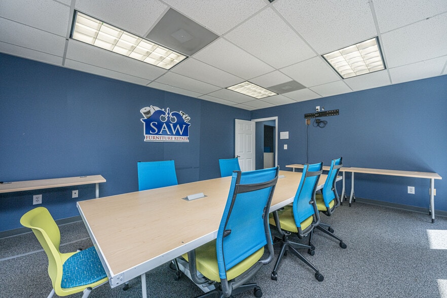 More Photos Of 105 Lamplight Cir, Summerville Flex For Lease