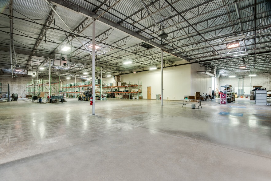More Photos Of 14086 Proton Rd, Dallas Light Manufacturing For Sale