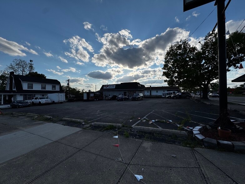 More Photos Of 2914 Salem Ave, Dayton Bar For Sale