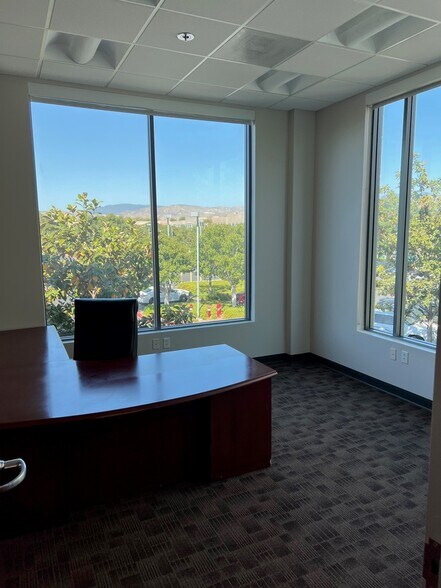 More Photos Of 830 Roosevelt Ave, Irvine Office For Sale