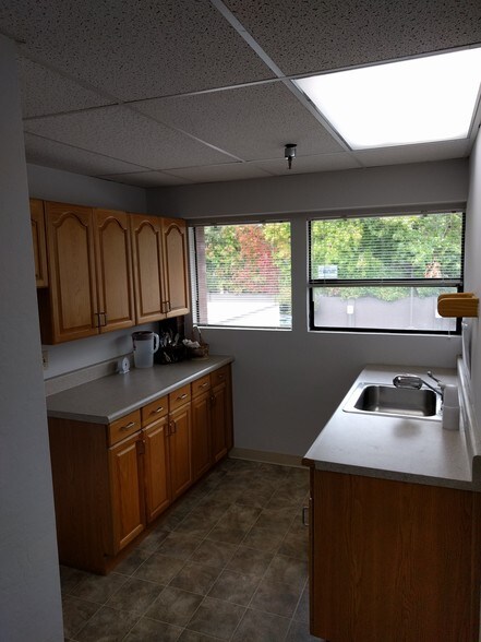 More Photos Of 1975 Soquel Dr, Santa Cruz Office For Lease