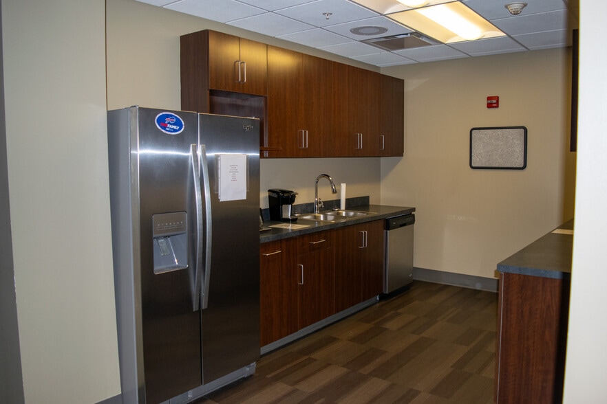 More Photos Of 10 Lafayette Sq, Buffalo Hotel For Lease