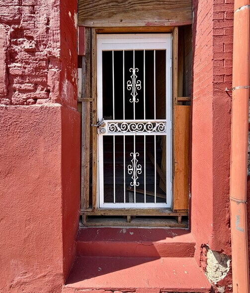 More Photos Of 100 S Main St, Yazoo City Flex For Sale