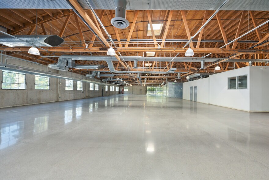 More Photos Of 10567 Jefferson Blvd, Culver City Loft Creative Space For Lease