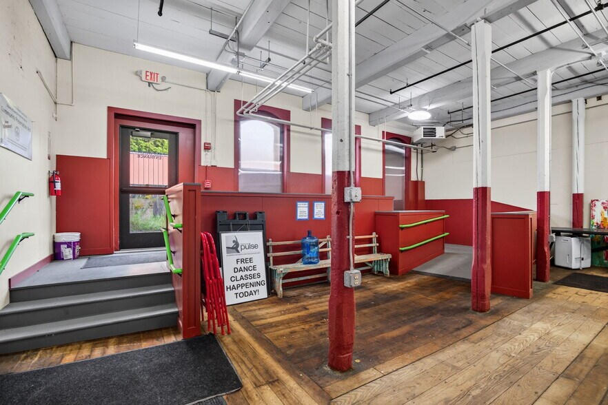 More Photos Of 420 Park St, Housatonic Flex For Sale