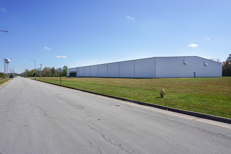 More Photos Of 3801 Hypoint Blvd, Rolla Warehouse For Lease