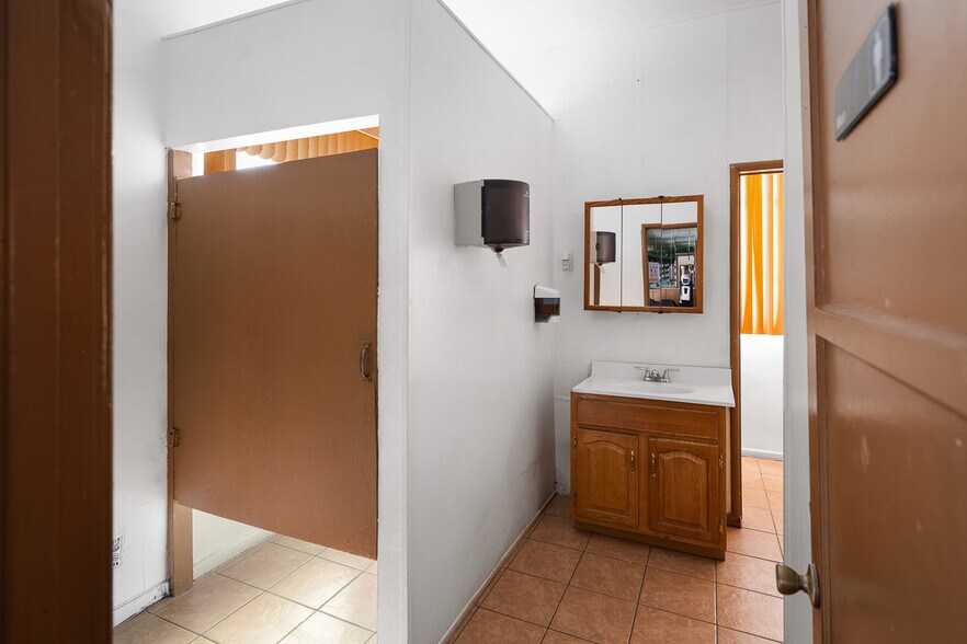 More Photos Of 8461 S San Pedro St, Los Angeles Religious Facility For Sale