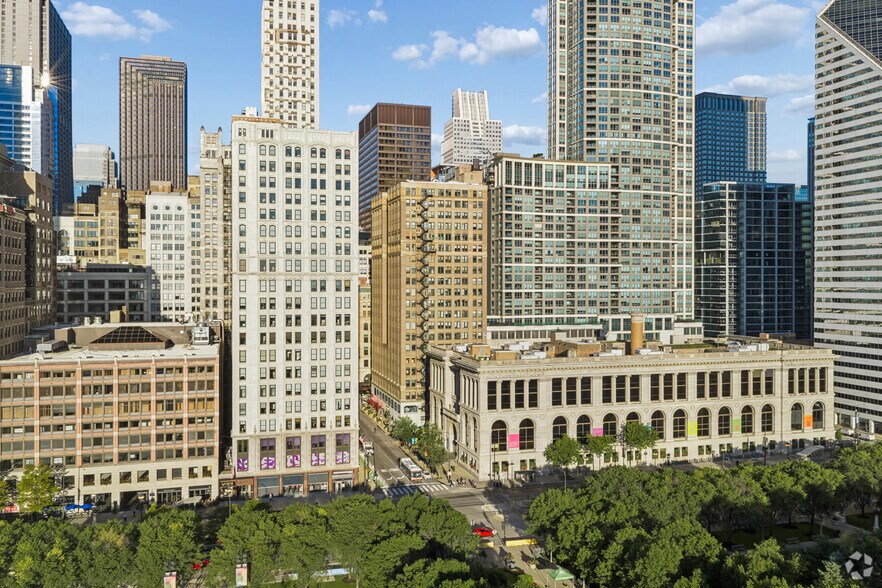 More Photos Of 111 N Wabash Ave, Chicago Office For Sale