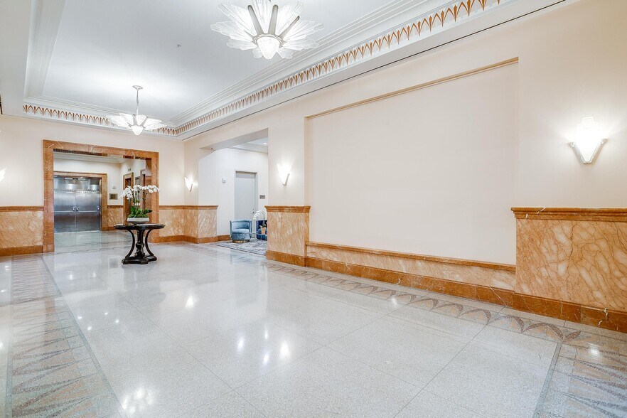 More Photos Of 420 Throckmorton St, Fort Worth Office For Lease