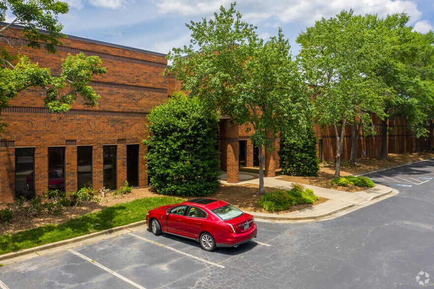 More Photos Of 8125 Troon Cir, Austell Unknown For Lease