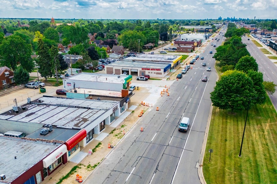 More Photos Of 22220-22228 Gratiot Ave, Eastpointe Storefront Retail Office For Sale