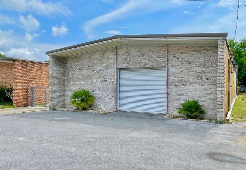 Primary Photo Of 919 Skipper Ave, Fort Walton Beach Warehouse For Lease