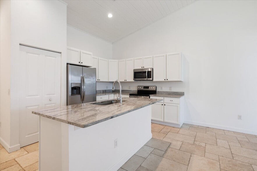 More Photos Of 401 18th St, Vero Beach Apartments For Sale