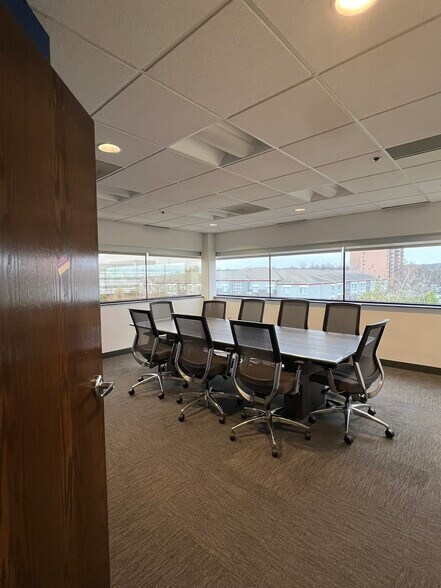 More Photos Of 28400 Northwestern Hwy, Southfield Office For Lease