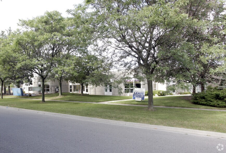 More Photos Of 2485 Dunwin Dr, Mississauga Warehouse For Lease