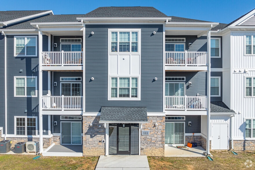 More Photos Of 41 Wttr Ln, Westminster Apartments For Sale