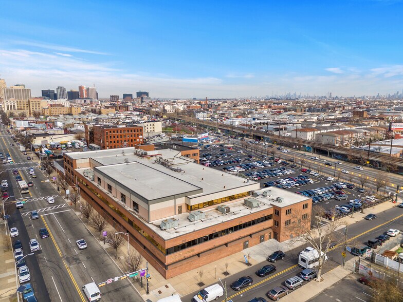 More Photos Of 375 McCarter Hwy, Newark Office For Lease