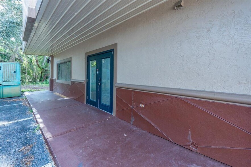 More Photos Of 905 Jan Mar Ct, Clermont Light Distribution For Lease