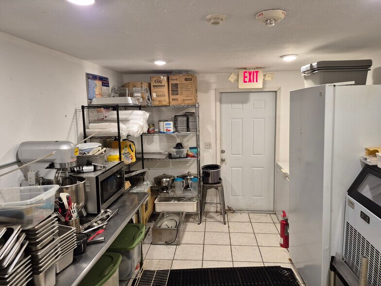 More Photos Of 410 Broad St, Brooksville Freestanding For Lease