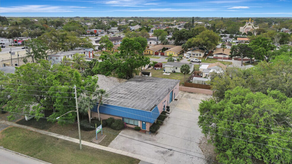 More Photos Of 450 94th Ave N, Saint Petersburg Freestanding For Lease