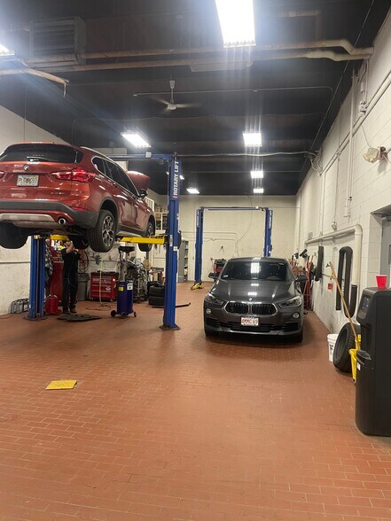 More Photos Of 600 Merrill Rd, Pittsfield Auto Dealership For Sale