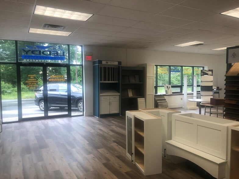 More Photos Of 327 Passaic Ave, Fairfield Showroom For Lease