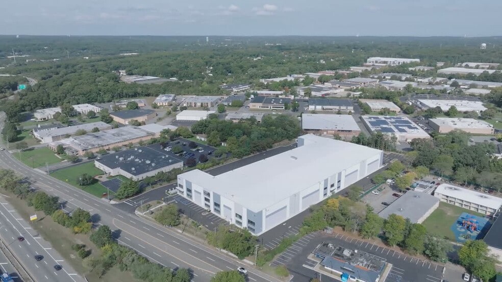 More Photos Of 60 Motor Pky, Commack Warehouse For Lease